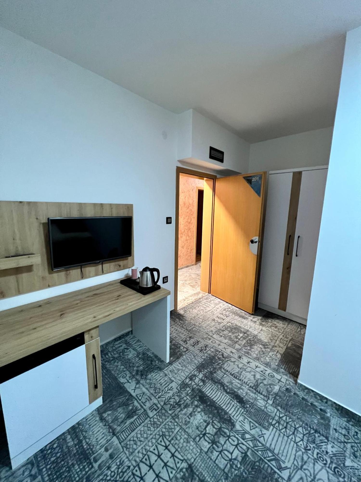 Hotel Brkic Sarajevo Airport - Free Parking Exterior foto