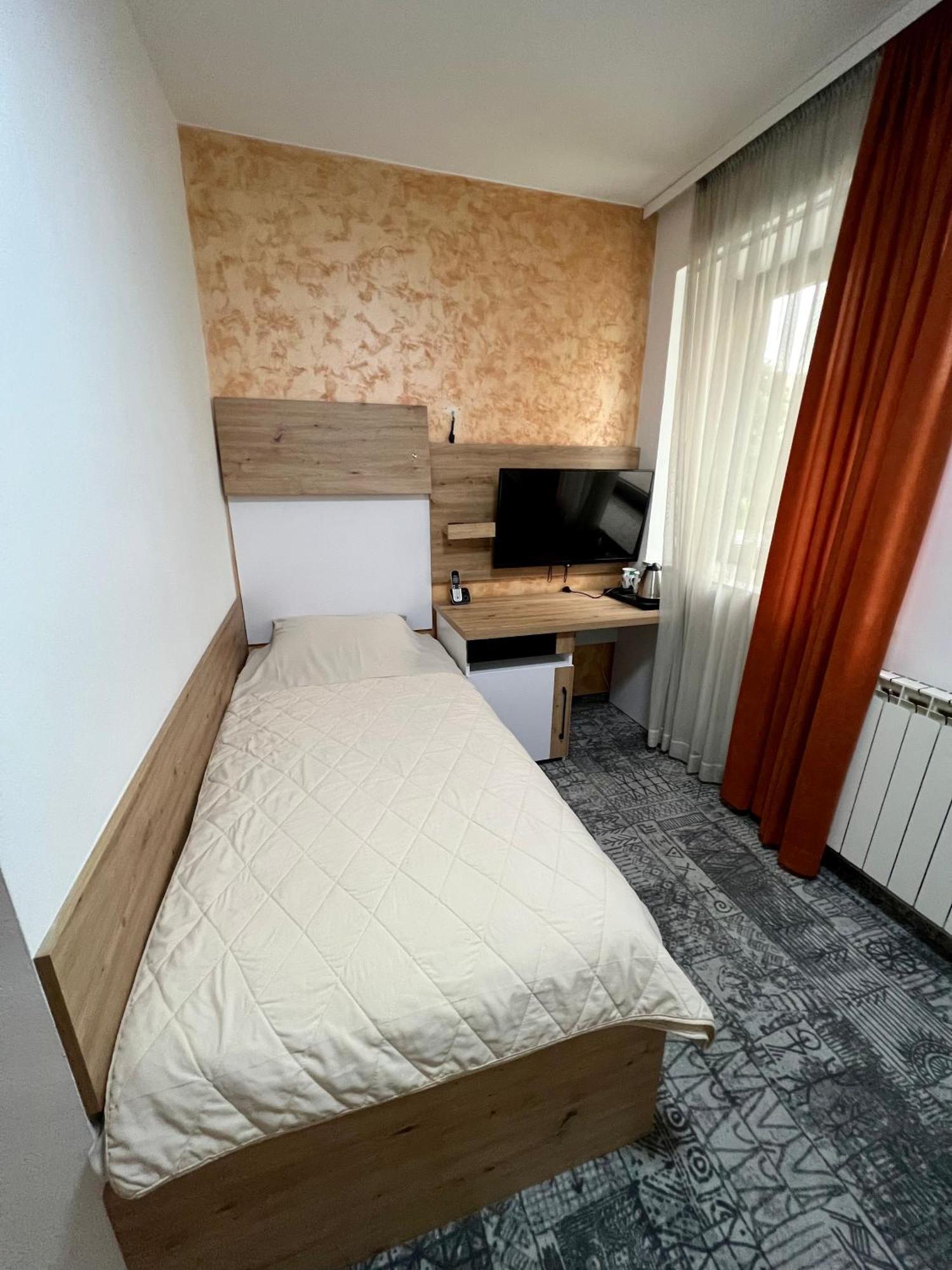 Hotel Brkic Sarajevo Airport - Free Parking Exterior foto